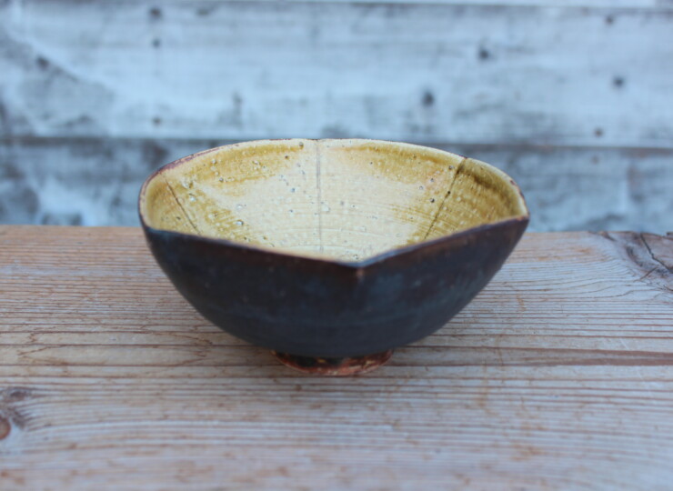 伊羅保六角鉢Ｃ