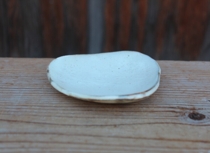 粉引石目三角小皿Ａ