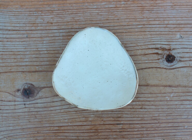 粉引石目三角小皿Ａ