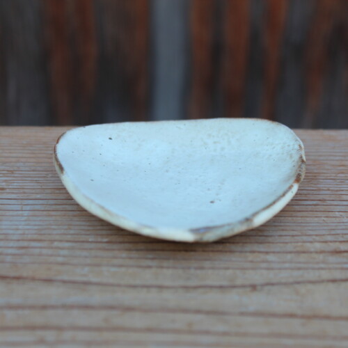 粉引石目三角小皿Ｂ