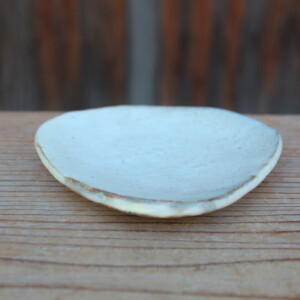 粉引石目三角小皿Ｆ