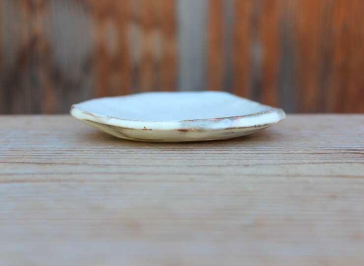 粉引石目三角小皿Ｆ