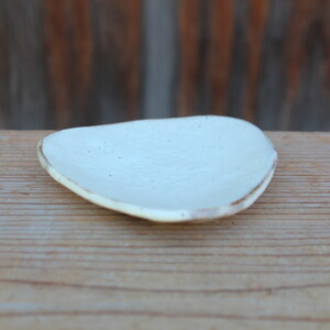 粉引石目三角小皿Ｍ