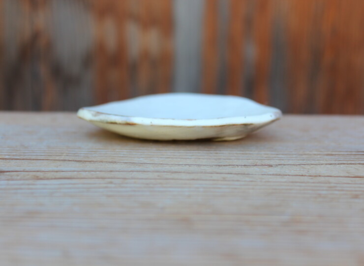 粉引石目三角小皿Ｍ