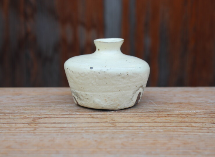 粉引石目花入Ｃ